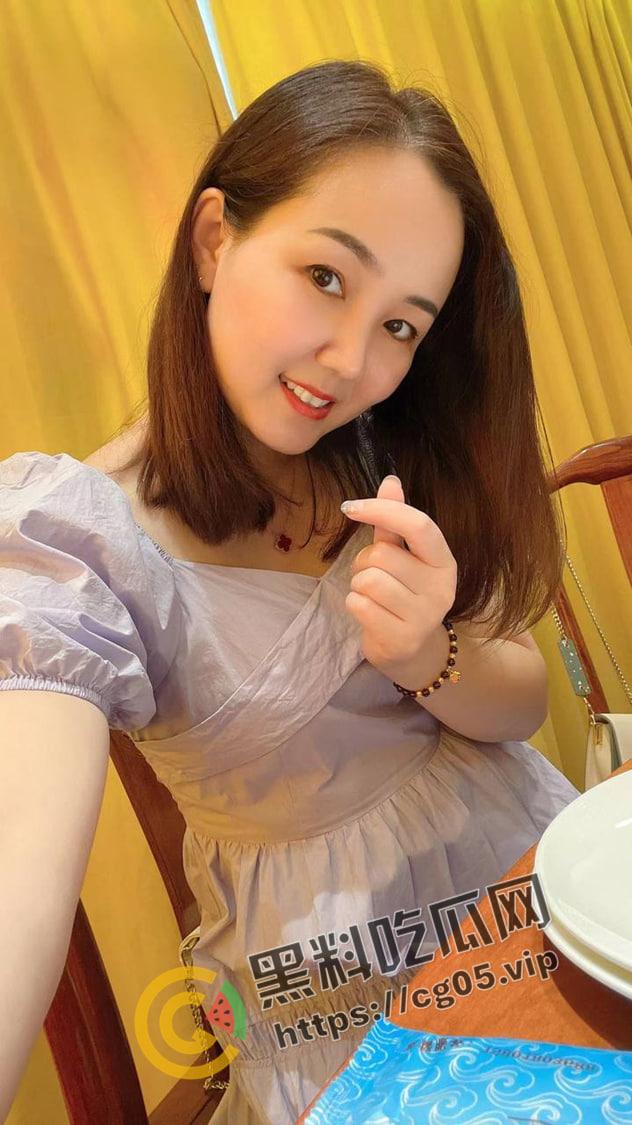 低配版战鹰！青岛珠宝售货员【郑敏】背着老公酒店1v4 还录下做爱视频发给闺蜜老公 反差婊界的抽象大师-4