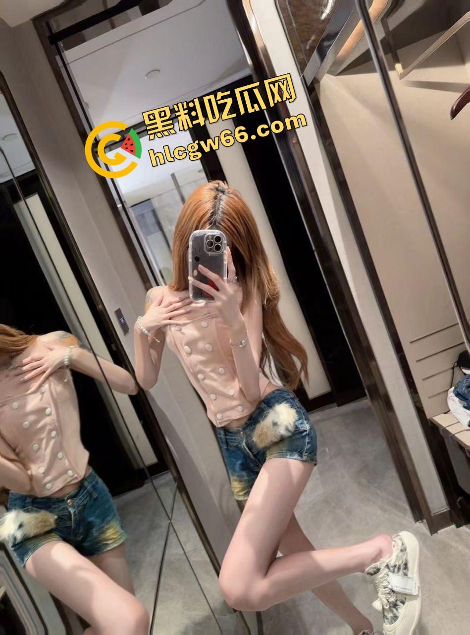 北京哥们约炮三连吃疯了，一人干仨，08嫩妹当糖吃，大学生当饭吃，熟女当夜宵，全员长得正6得起飞！-1