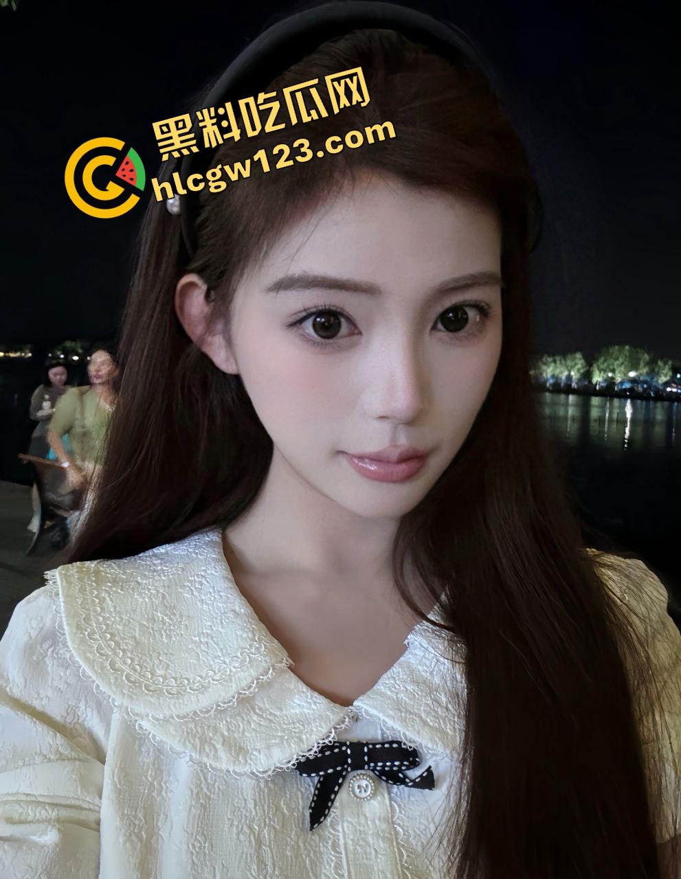 天津最野绿帽哥开放婚姻组团放妻，母狗团户外露出轮干单男，共享老婆新玩法？-2