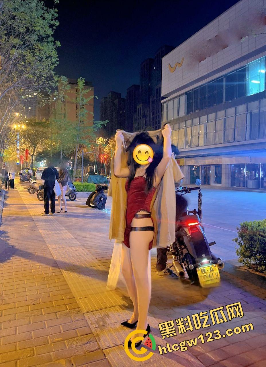 天津最野绿帽哥开放婚姻组团放妻，母狗团户外露出轮干单男，共享老婆新玩法？-3