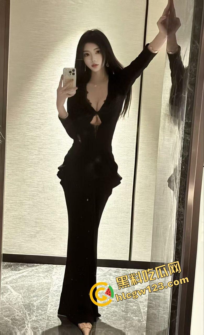 天津最野绿帽哥开放婚姻组团放妻，母狗团户外露出轮干单男，共享老婆新玩法？-4