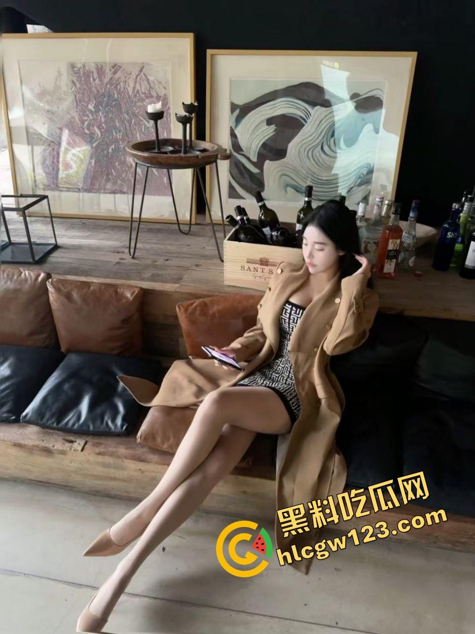 天津最野绿帽哥开放婚姻组团放妻，母狗团户外露出轮干单男，共享老婆新玩法？-6