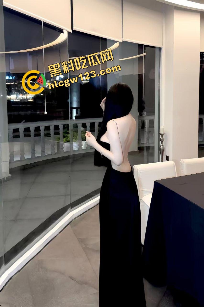 天津最野绿帽哥开放婚姻组团放妻，母狗团户外露出轮干单男，共享老婆新玩法？-10