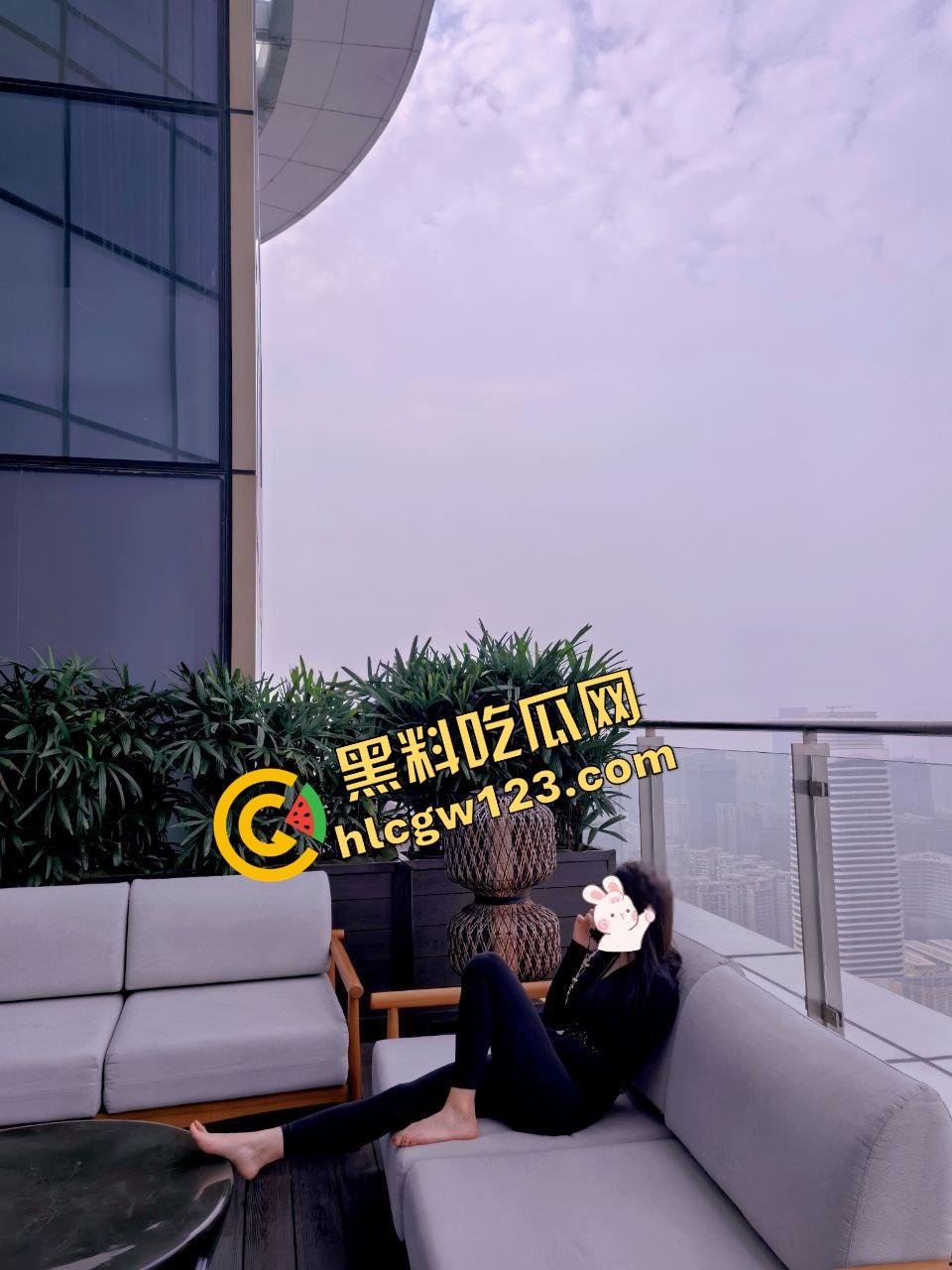 天津最野绿帽哥开放婚姻组团放妻，母狗团户外露出轮干单男，共享老婆新玩法？-15