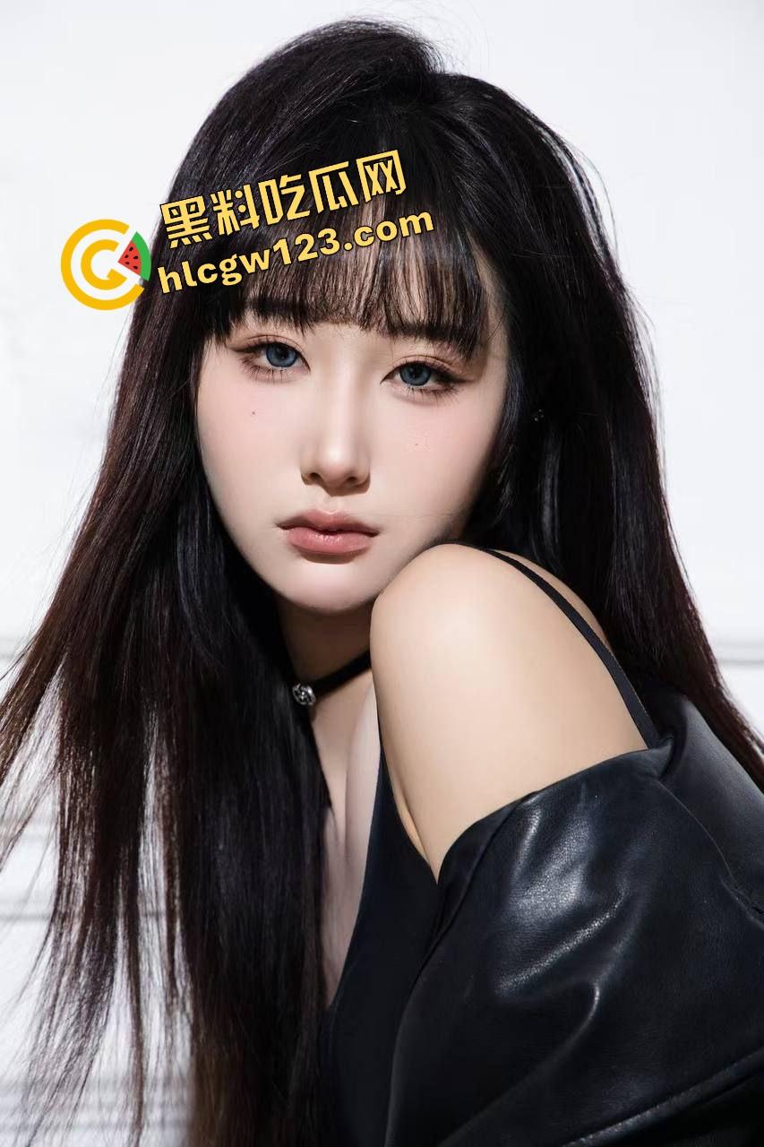 漫展烧鸡又作妖，重庆地平线漫展JK骚妹现场野战男友，COS界直接开操，裙底做爱全场围观！-4