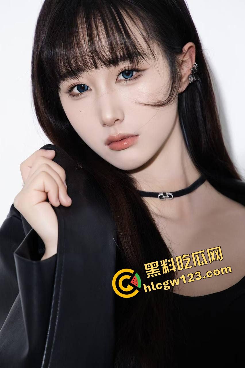 漫展烧鸡又作妖，重庆地平线漫展JK骚妹现场野战男友，COS界直接开操，裙底做爱全场围观！-5