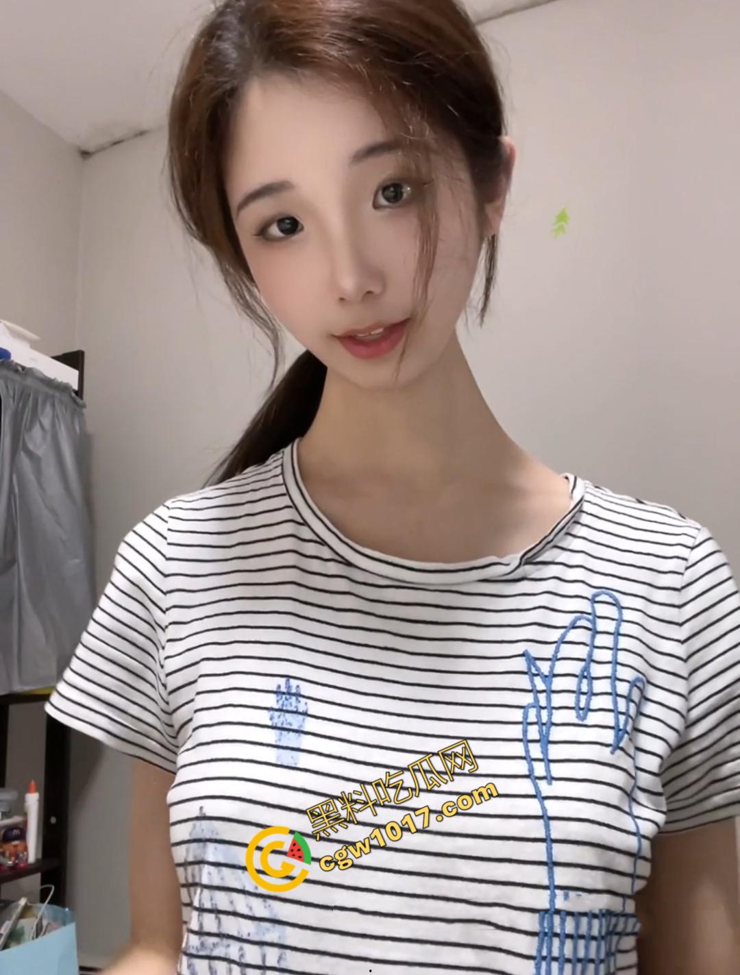 济南大学校花【张林汐】裸聊蛊惑众生：甜美裸舞诱惑无限，金主调教拴狗链，厕所剃毛裸身自慰，狗爬求爱，极限体验！-1