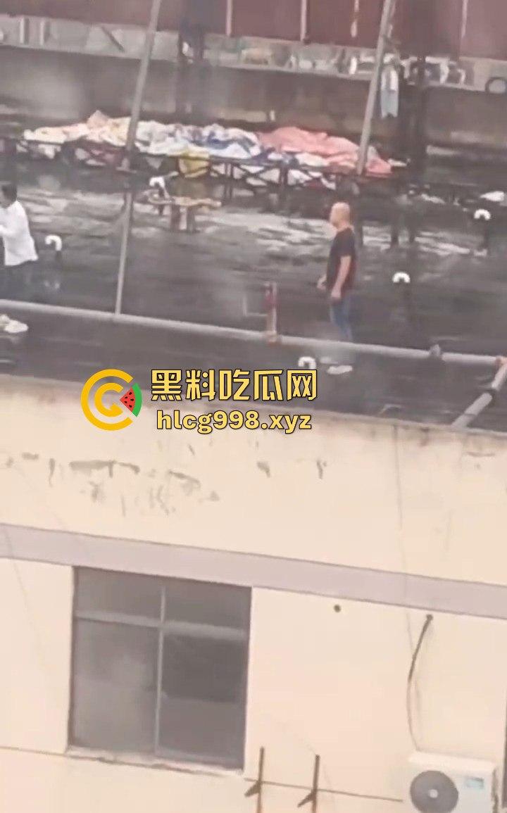 大哥临危不乱，消防队还在路上，徒手拯救跳楼女孩，你是哪里来的神仙！-2