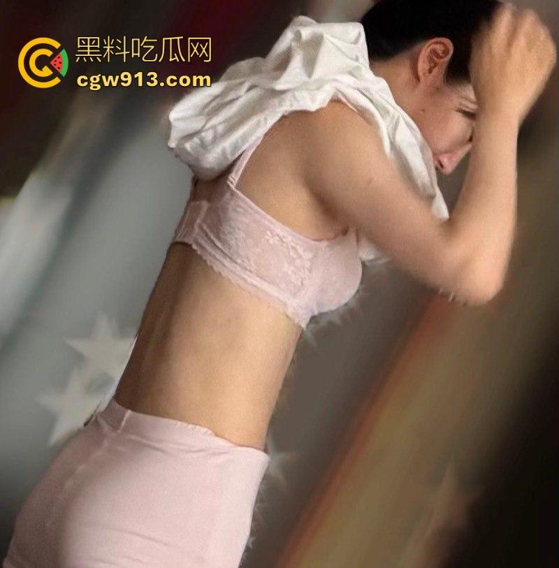 长沙极品少妇【李琴】约炮视频曝光，穿紫色情趣内衣发骚，狗链调教边操边用皮鞭抽打，淫荡到让人鸡巴发硬！-8