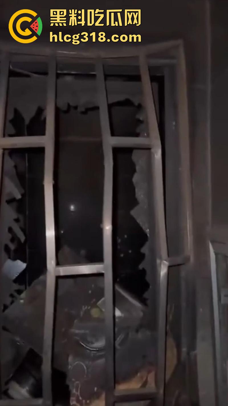 青岛电瓶车飞线充电，发生爆燃造成严重火灾，现场画面触目惊心，清晰听见传来的爆炸声！-5