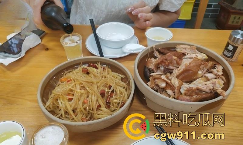 海角乱伦！跟干妈出差，酒后成功后入极品微胖干妈，首次进入紧窄菊花，三洞轮流猛插，淫乱至极！-4