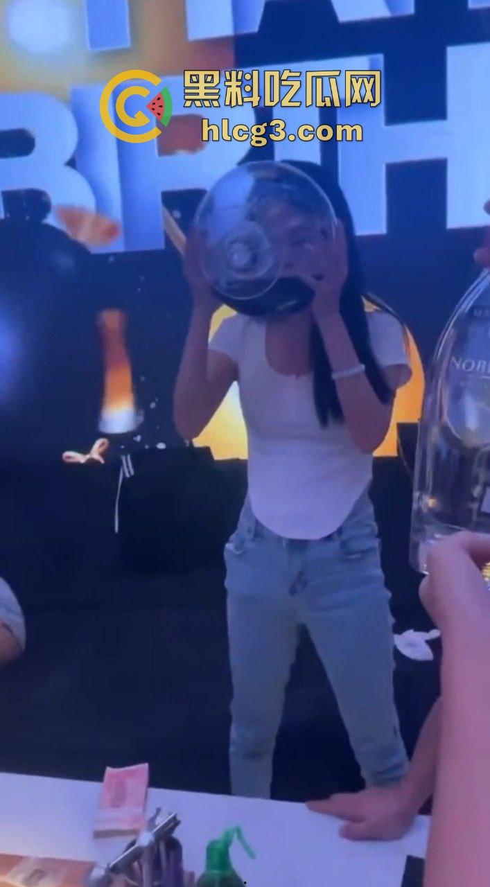 缅北佤邦猛波县 女子为拿金主奖励1万元 挑战喝完1.5L洋酒 狂喝之下导致抢救无效醉死！-8