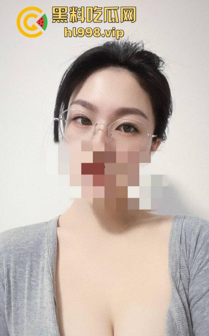 万人求的极品长腿人妻私拍来了！群交乱操，黑丝肉丝轮番上阵，十月『大魔王』放飞自我！-13