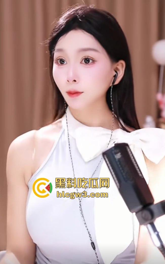 抖音骚气女网红『肉蛋战车』和『际遇』直播PK惩罚尺度爆炸 骚舞不够直接露奶露逼，真为流量拼到脱裤子！-8