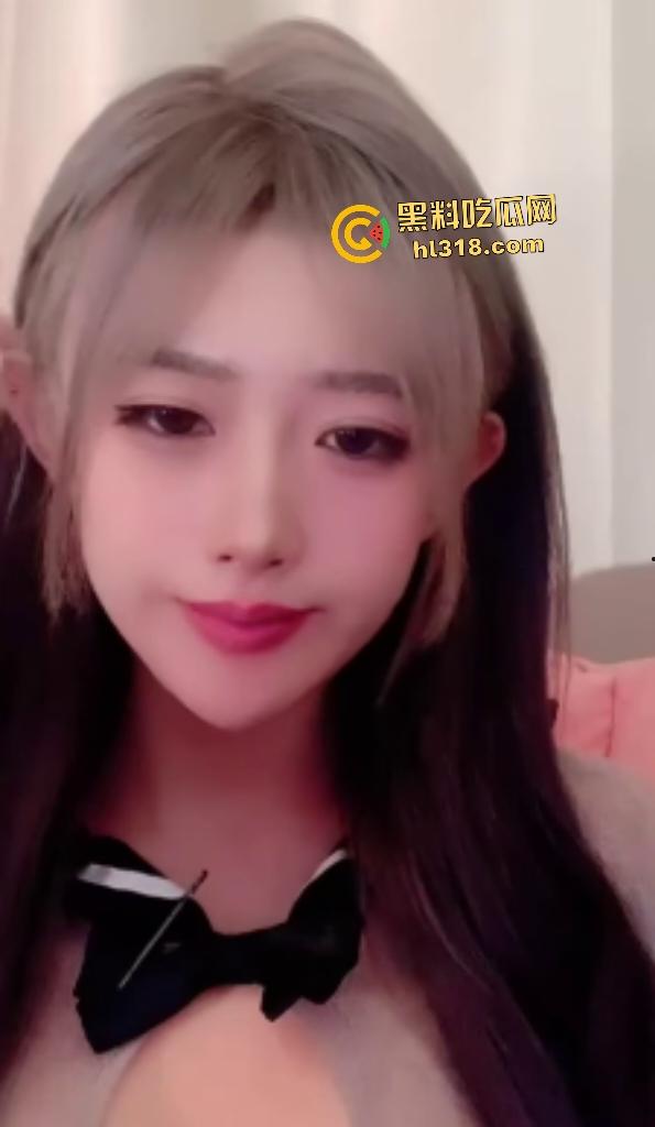 江苏校服辣妹勾搭精神小伙酒店开战，黑丝美腿一流口技狂吸蛋蛋，估计老公都没这待遇吧？-3