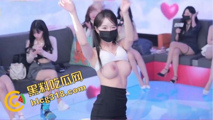 韩国妹子团播乳量爆表，一水儿的大奶圆碗，谁还看咱这边的擦边鬼打灯？深夜点进去刺激到睡不着觉！-4