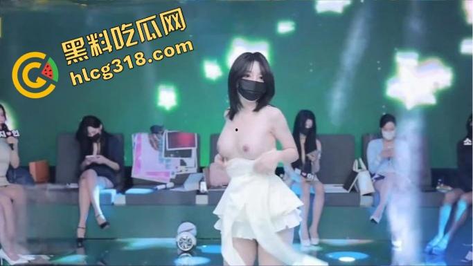 韩国妹子团播乳量爆表，一水儿的大奶圆碗，谁还看咱这边的擦边鬼打灯？深夜点进去刺激到睡不着觉！-11