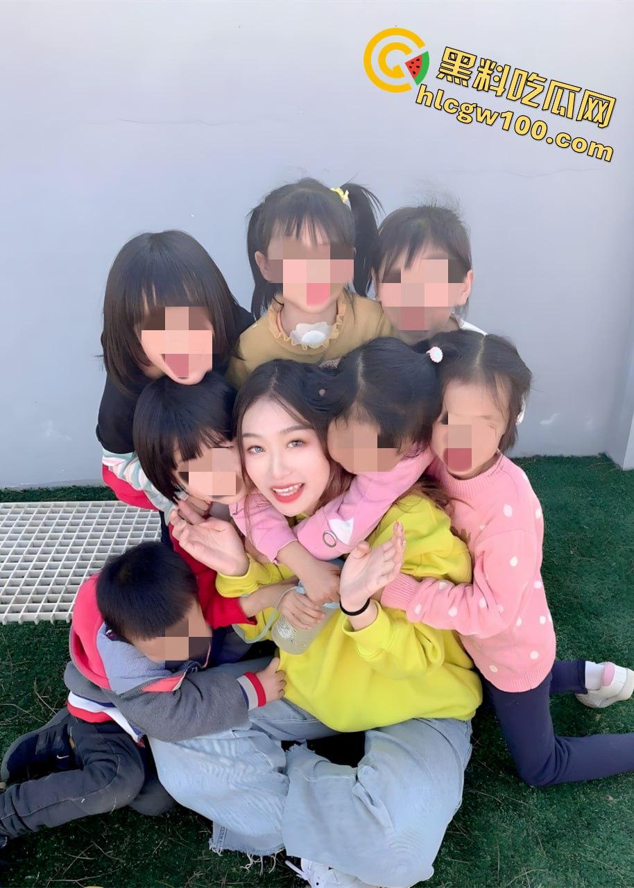 “三不娶”之宁夏中宁阳光幼儿园幼师【杜婧婧】，被网友调教在宿舍展示美腿骚穴福利视频流出-2