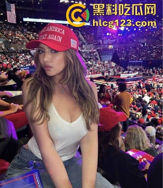 特朗普竞选大会变脱衣秀！金发洋妞热舞露大奶，场面火辣震惊全场！-8