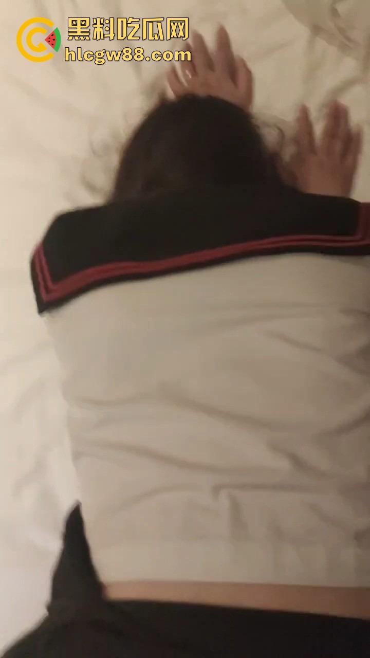 眉山白领小萝莉【王可欣】为前途甘愿献身，清纯皮下骚货制服诱惑勾领导，酒店嫩屄被干肿！-14