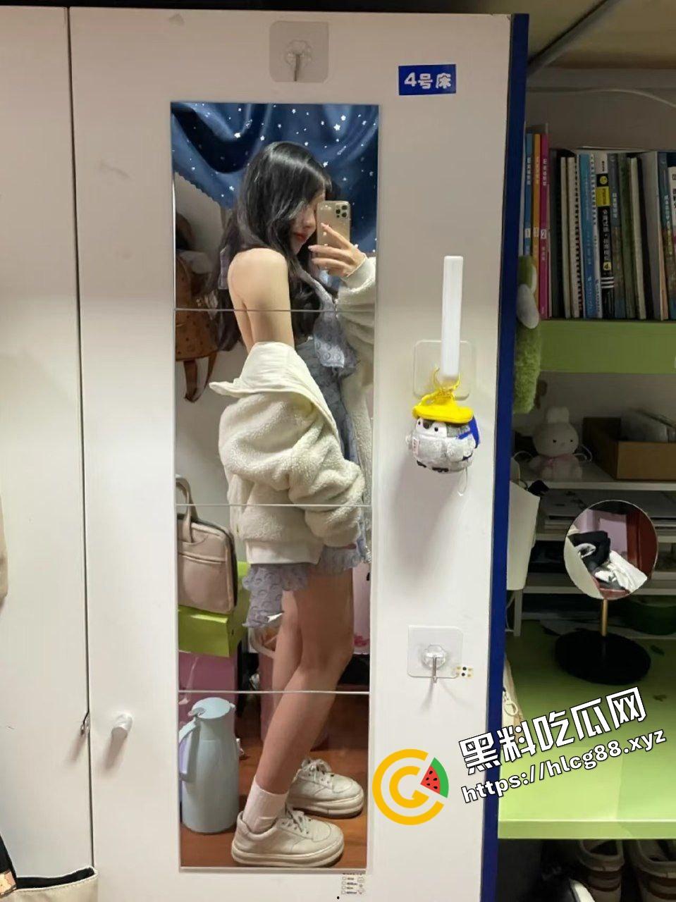 湖南艺术职业反差舞蹈生【胡可】网聊卖视频线下约炮，188元过门槛观赏极品美乳粉逼酮体！-5