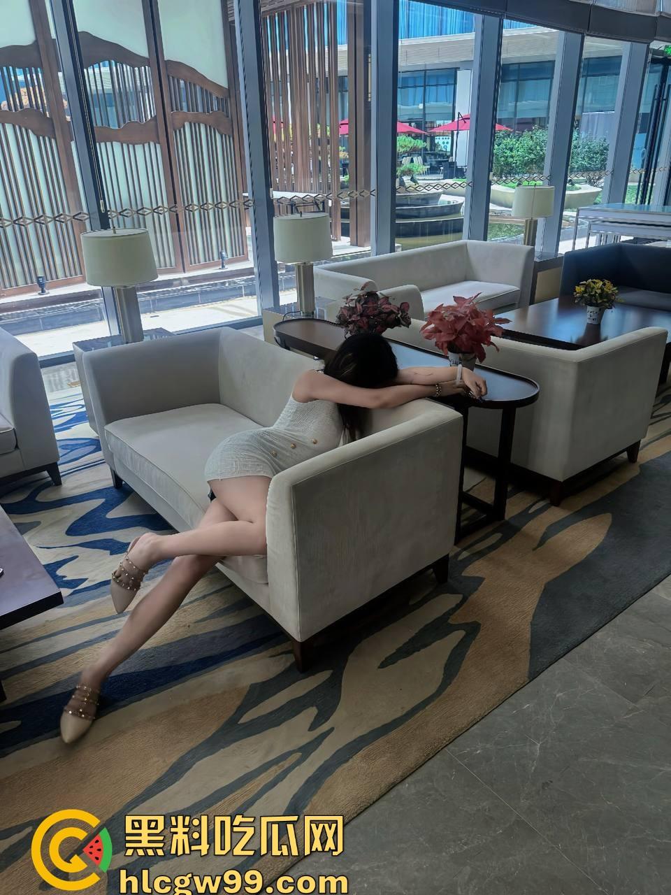 南通极品SM母狗【封封】发情大屁股母狗逼夹毛笔写字，骚气冲天玩弄小穴和屁眼，屁眼小穴玩得骚到冒烟！-3