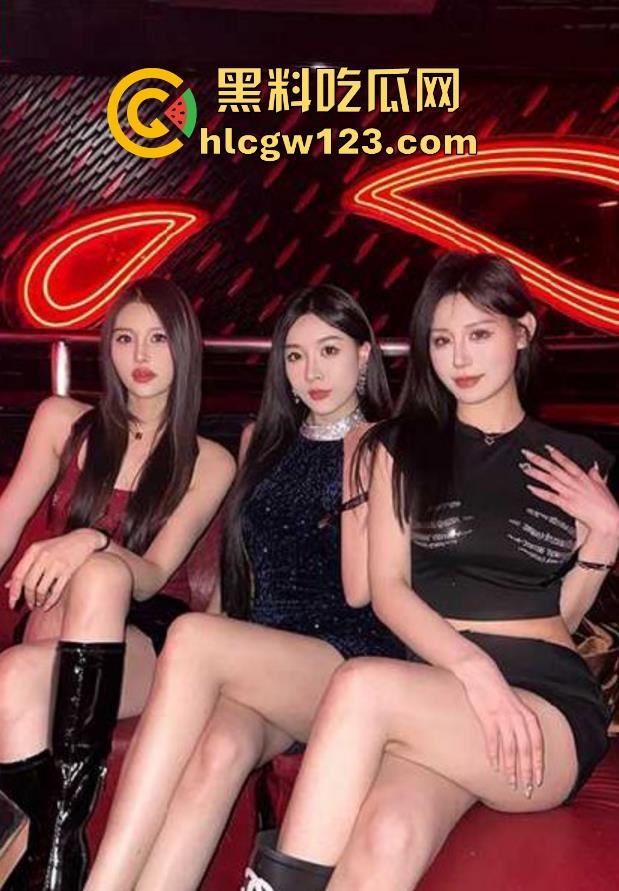 极品人妻KTV淫趴视频流出 和闺蜜当众露逼揉奶 狂跳骚舞撩拨群男 还是少妇会玩啊！-2