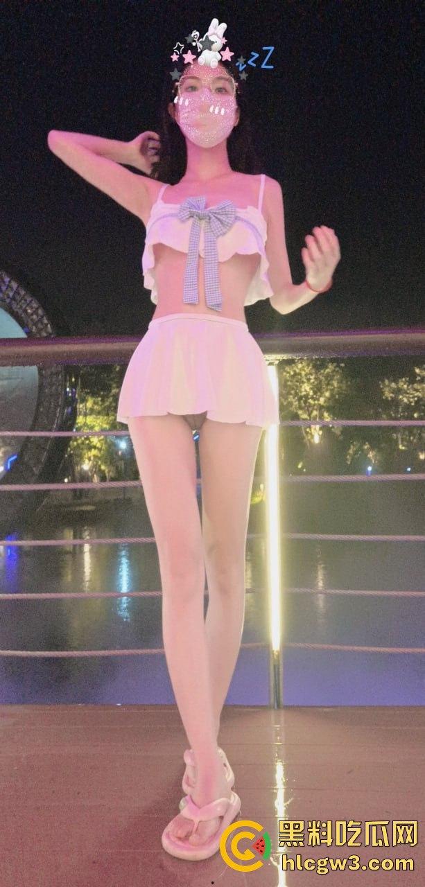 金华极品情侣【小鸟医人】大胆露出！户外放尿、透视装全裸人前露出，骚劲简直拉满！-12