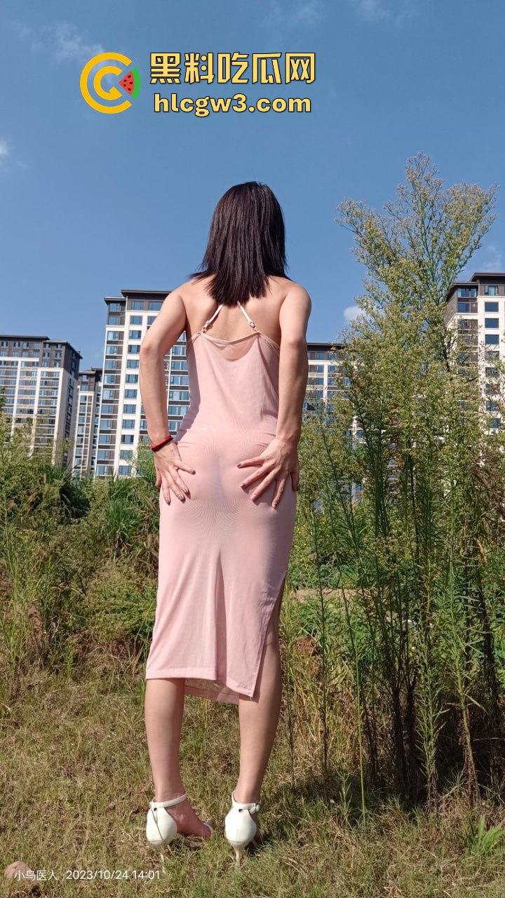 金华极品情侣【小鸟医人】大胆露出！户外放尿、透视装全裸人前露出，骚劲简直拉满！-15