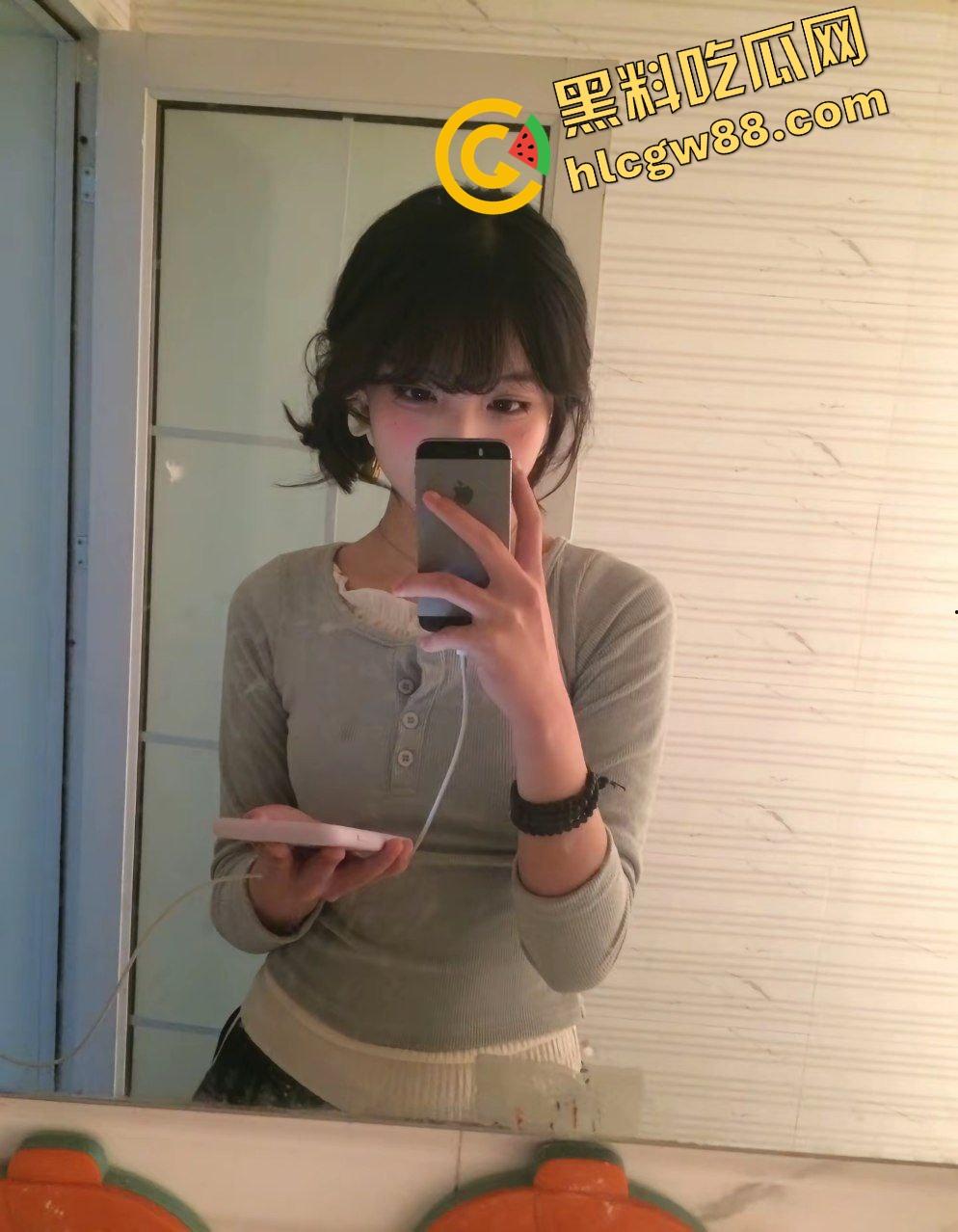 云南大理清纯嫩妹【谢佳怡】绿帽男友贡献淫妻给处男兄弟操，楼梯上全力冲刺后怼白臀嫩穴！-3