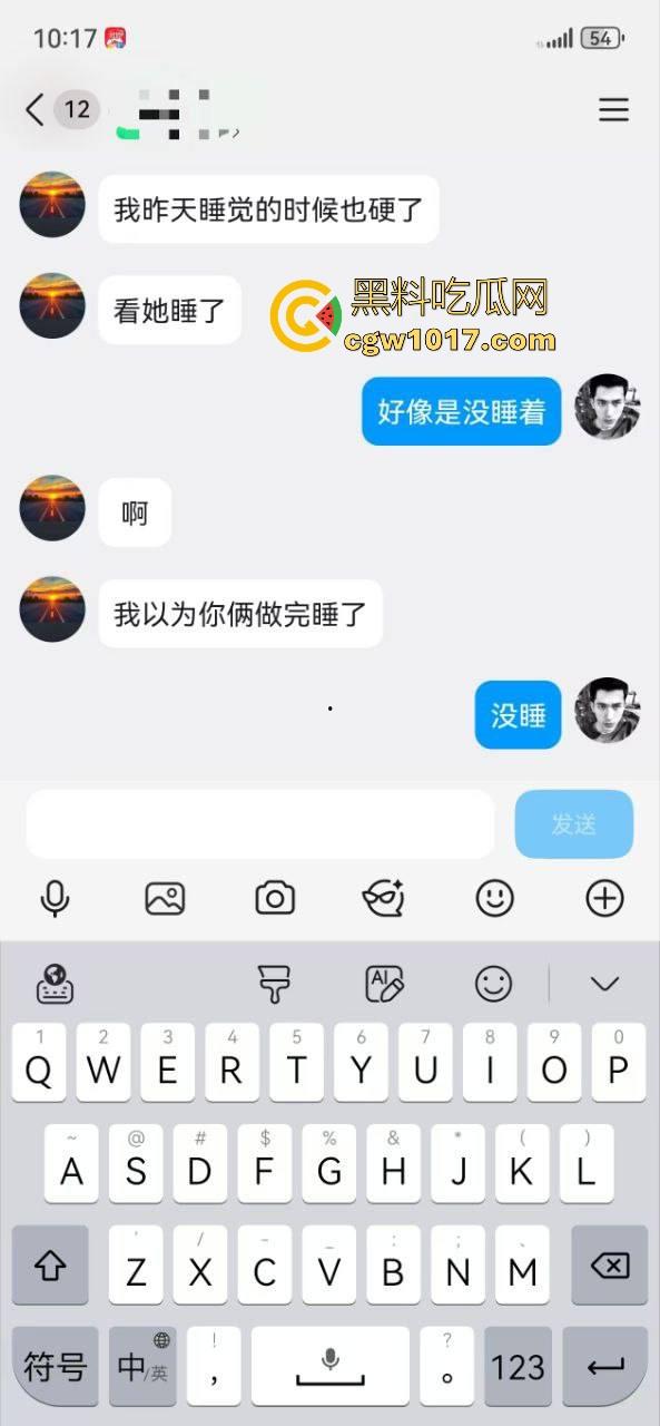 无能的丈夫现实版！绿帽奴邀请体育男大来强奸自己的老婆，无套猛插而自己只能在角落观看，一晚猛操6次腿都软了！-6