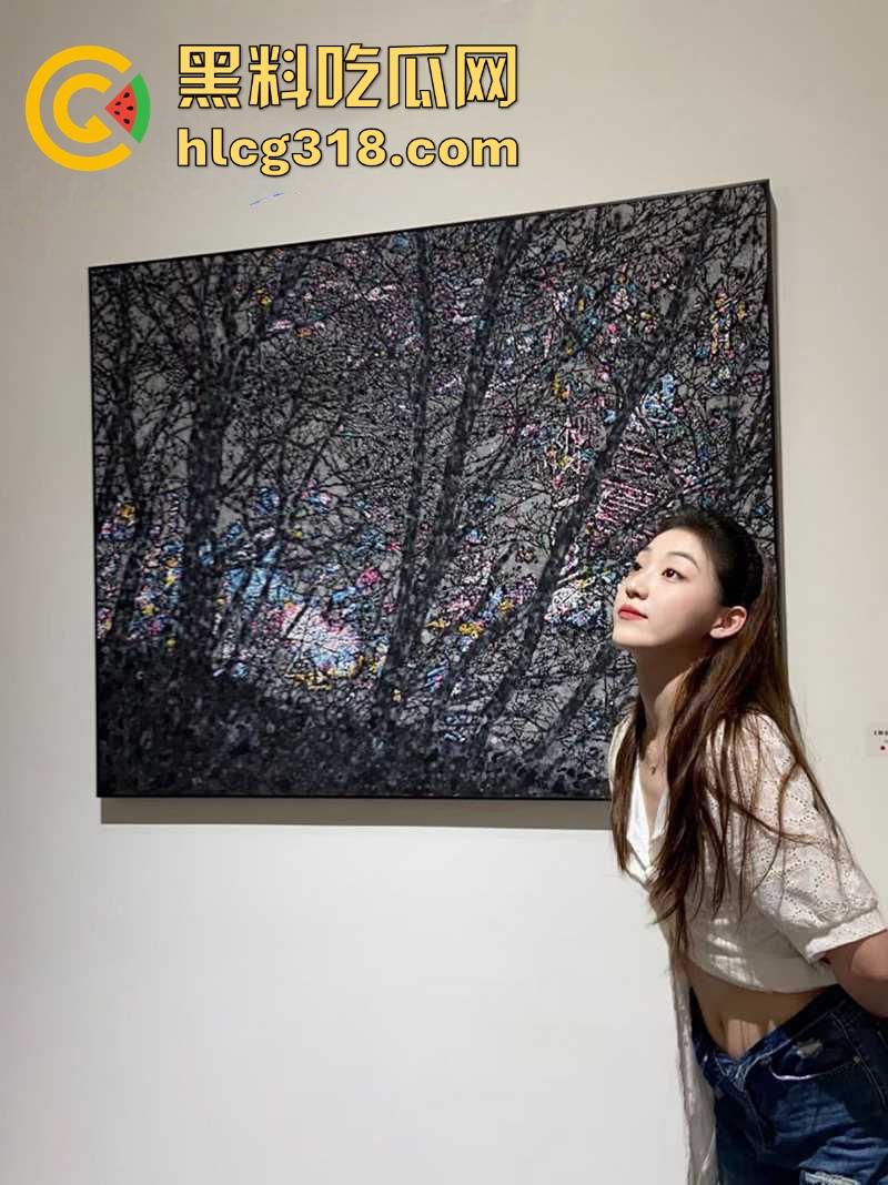 社交软件约炮极品高颜值美术生【刘晃晃】 丰满蜜桃臀被后入爆操 露脸口交深情舔屌 反差感拉满！-5