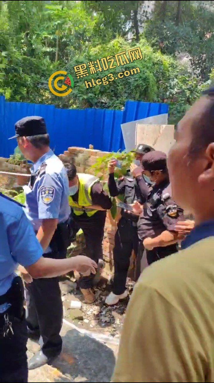 广州市番禺区 强拆城中村事件 无证暴力拆房 政府不治理还打人 引发村民无奈抗议-4