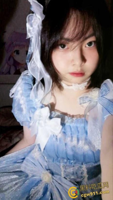 湖南常德清纯学生妹【于淑雅】，独居在家寂寞自慰，D罩杯逆天巨乳口交假阳具，跳蛋自慰骚穴淫水四溢！-1