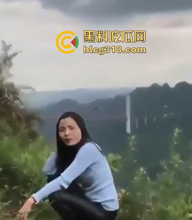 高山山顶做爱！登最高的山，看最远的河，打最野的炮，让骚b的叫声充满整个山间！-2