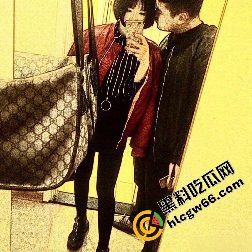 一根鸡巴干翻两个学妹，营口眼镜学妹【李静】啪啪视频曝光疯传，清纯脸配贱叫声，反差太猛！-9