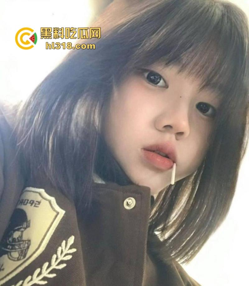 沈阳高级中学高三短发妹网调自慰视频曝光，极品巨乳揉搓自慰，骚穴被两指掰开，淫水狂喷淫靡至极！-6