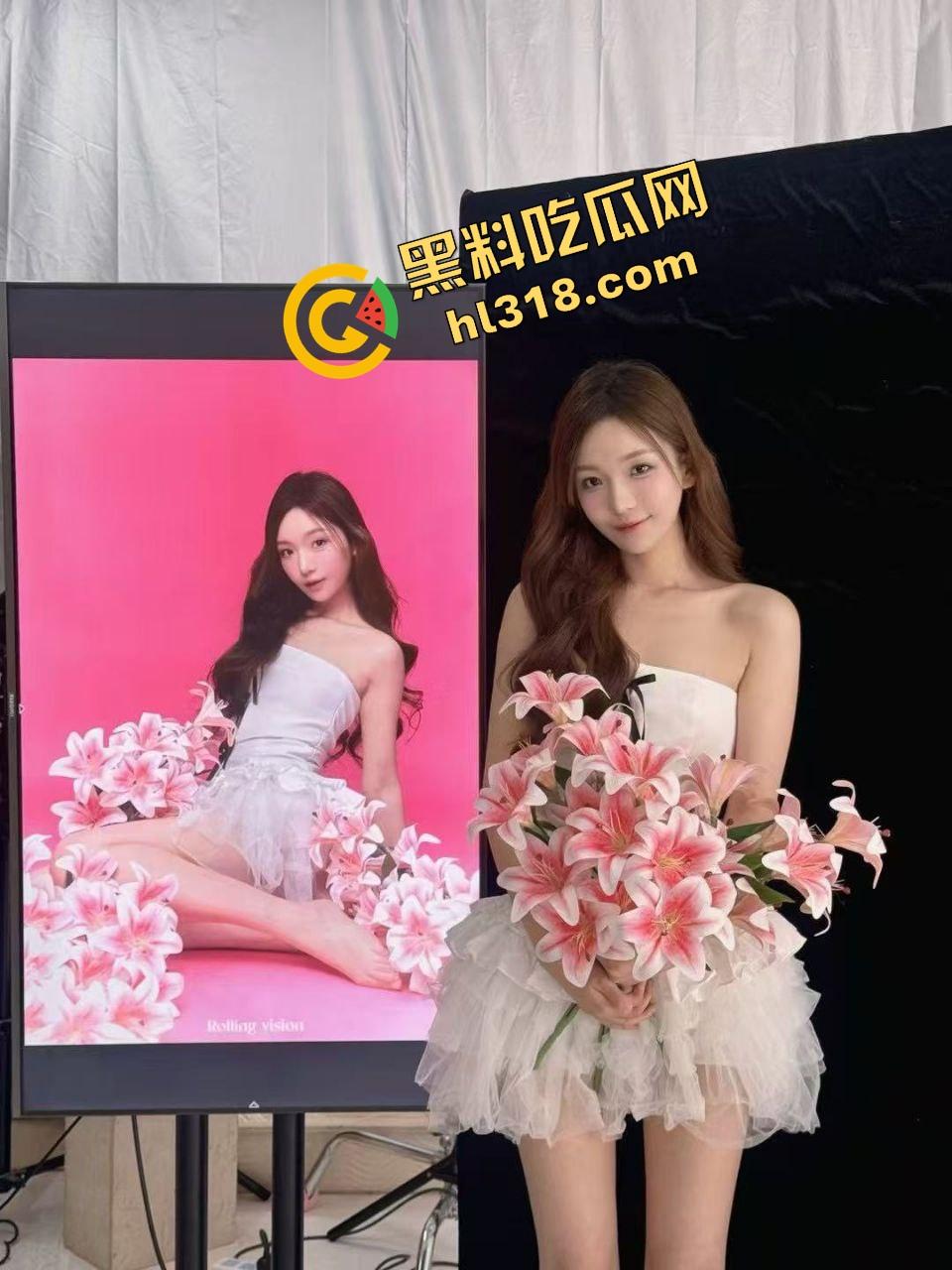 这年头绿帽老公才是最大赢家，看自家老婆被人抱起来爆干，老公乐得像中奖一样笑到合不拢嘴！-7