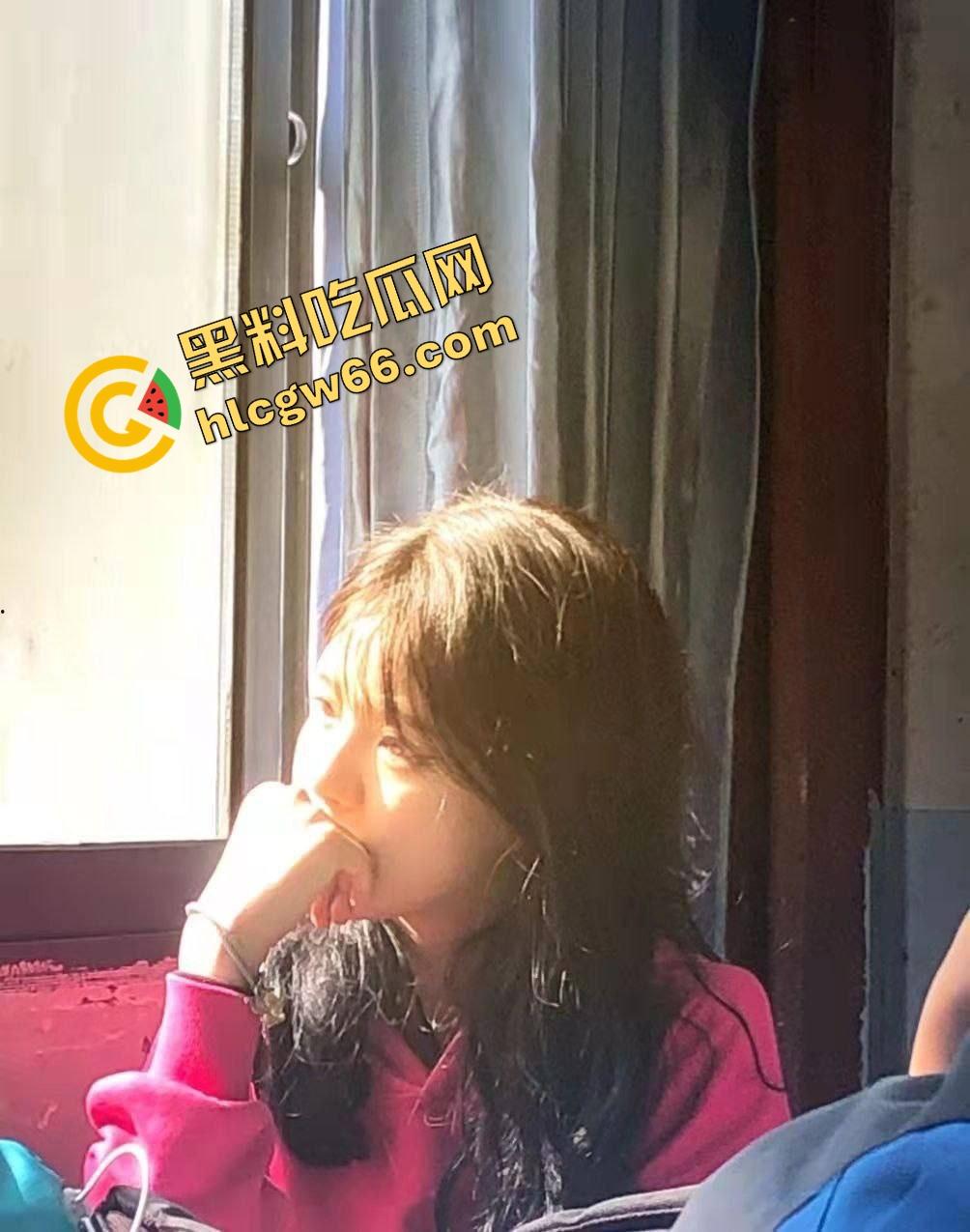 江西师范学院『李小雪』纯欲天花板曝光，极品颜值原味自拍流出，逼嫩得像刚剥的荔枝，准备开撸吧！-3