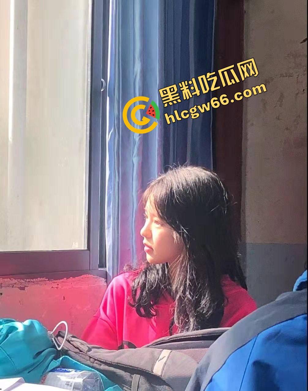 江西师范学院『李小雪』纯欲天花板曝光，极品颜值原味自拍流出，逼嫩得像刚剥的荔枝，准备开撸吧！-8