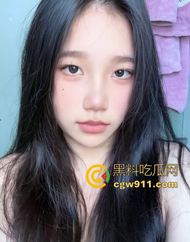 长沙理工学院【廖佳颖】清纯外表下淫荡母狗本性，女上位疯狂骑乘，骚劲像只发情的母狗。-1