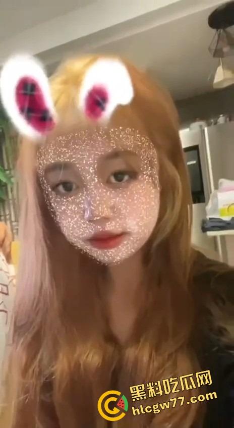 刚毕业就这么放得开？青岛小情侣酒店大战，男友颜射全吞光，还要拉闺蜜来3P！-4