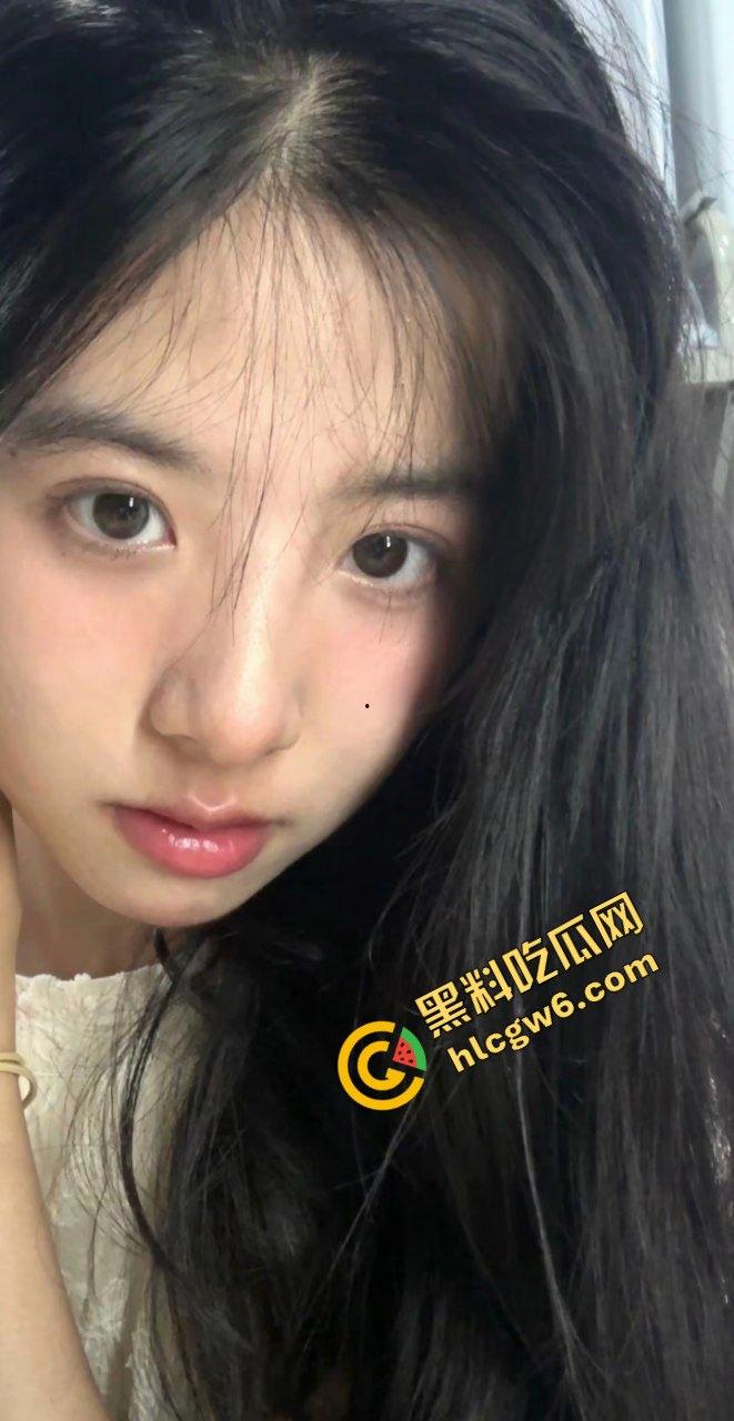 湖南工业大学大三反差婊骚鸡学生妹『雷沁』酒吧2大哥 约去酒店激情口爆69爆操 独家流出！-5