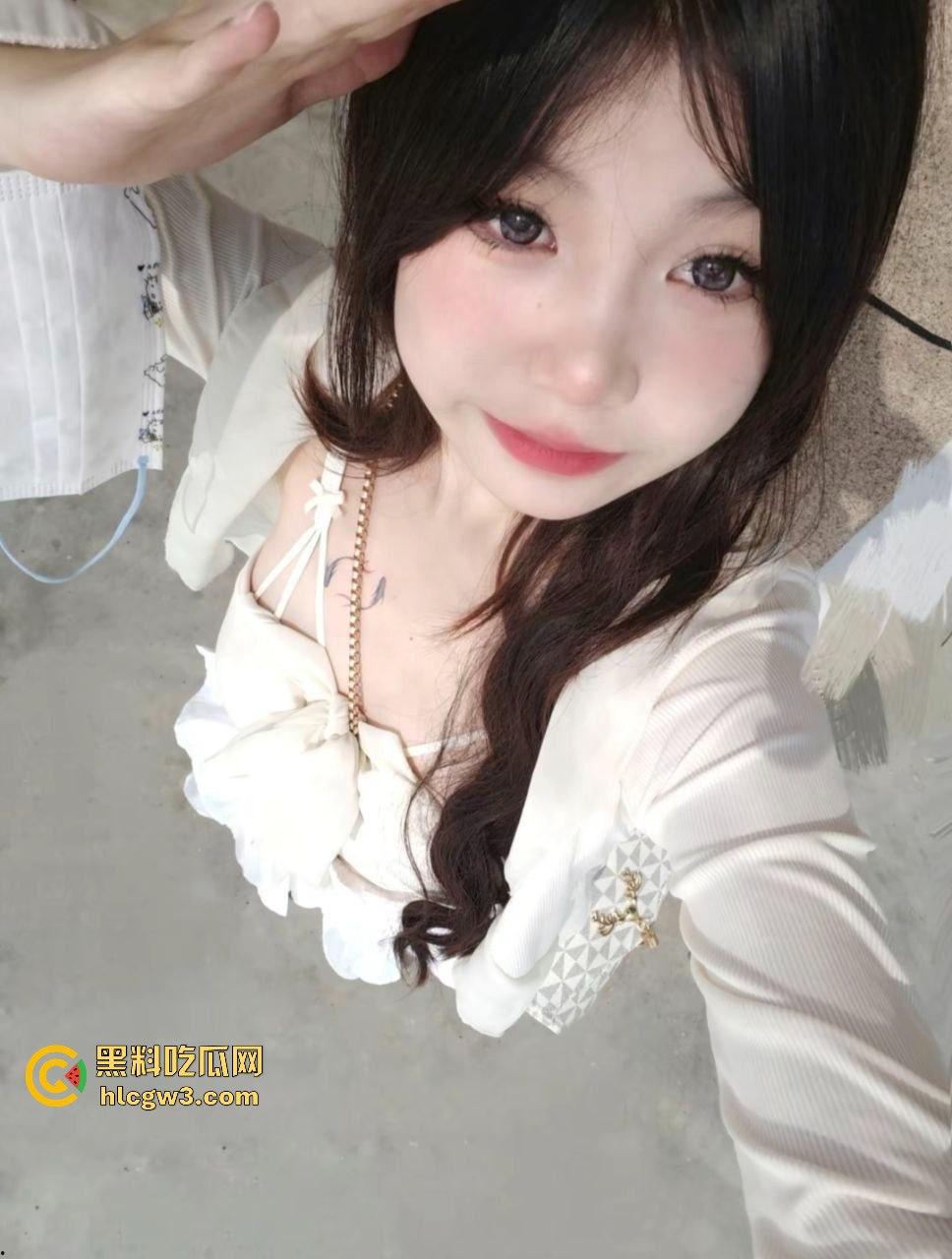 前女友【吕偌贤】背地里和三个黄毛群P！被我抓个现行，骚浪得像条母狗，分手都是便宜她了-12