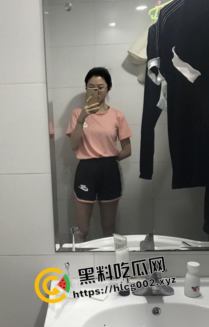 经典永流传！甜美少妇不为人知的一面 旺盛的黑森林下饱满的馒头逼 这才是良家的感觉-5