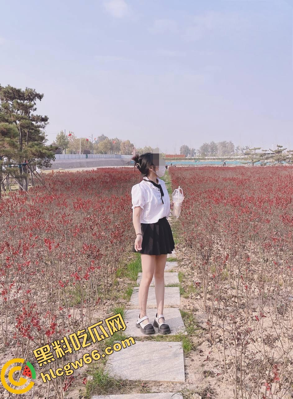 同父异母18岁妹妹让我拿下一血，小狗打架她看热闹，我偷拍奶子意淫操翻她！-15