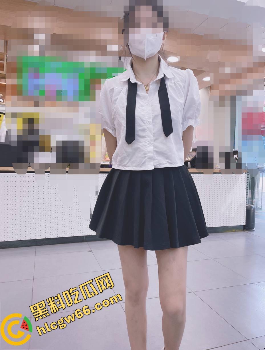 同父异母18岁妹妹让我拿下一血，小狗打架她看热闹，我偷拍奶子意淫操翻她！-16