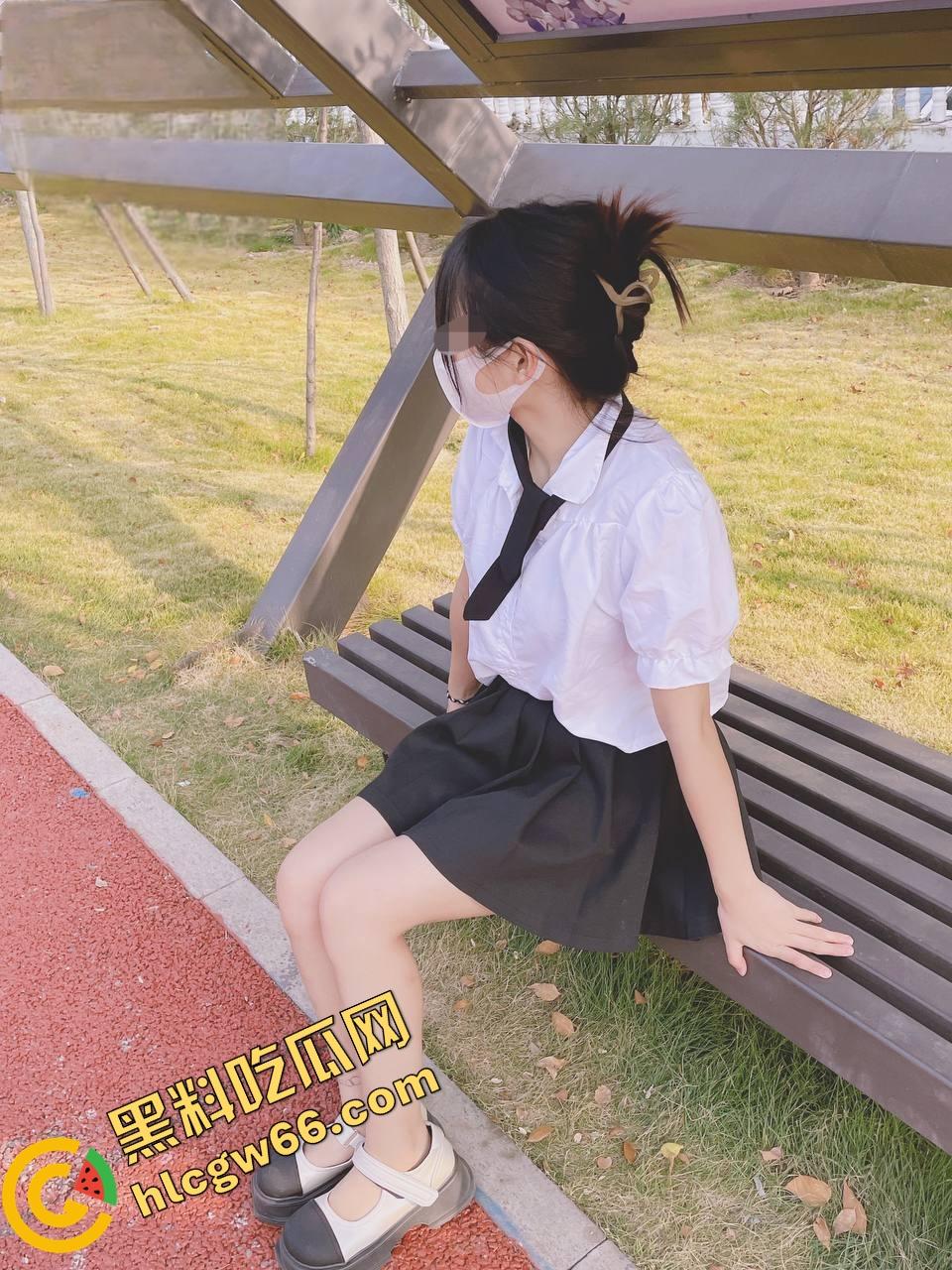 同父异母18岁妹妹让我拿下一血，小狗打架她看热闹，我偷拍奶子意淫操翻她！-20