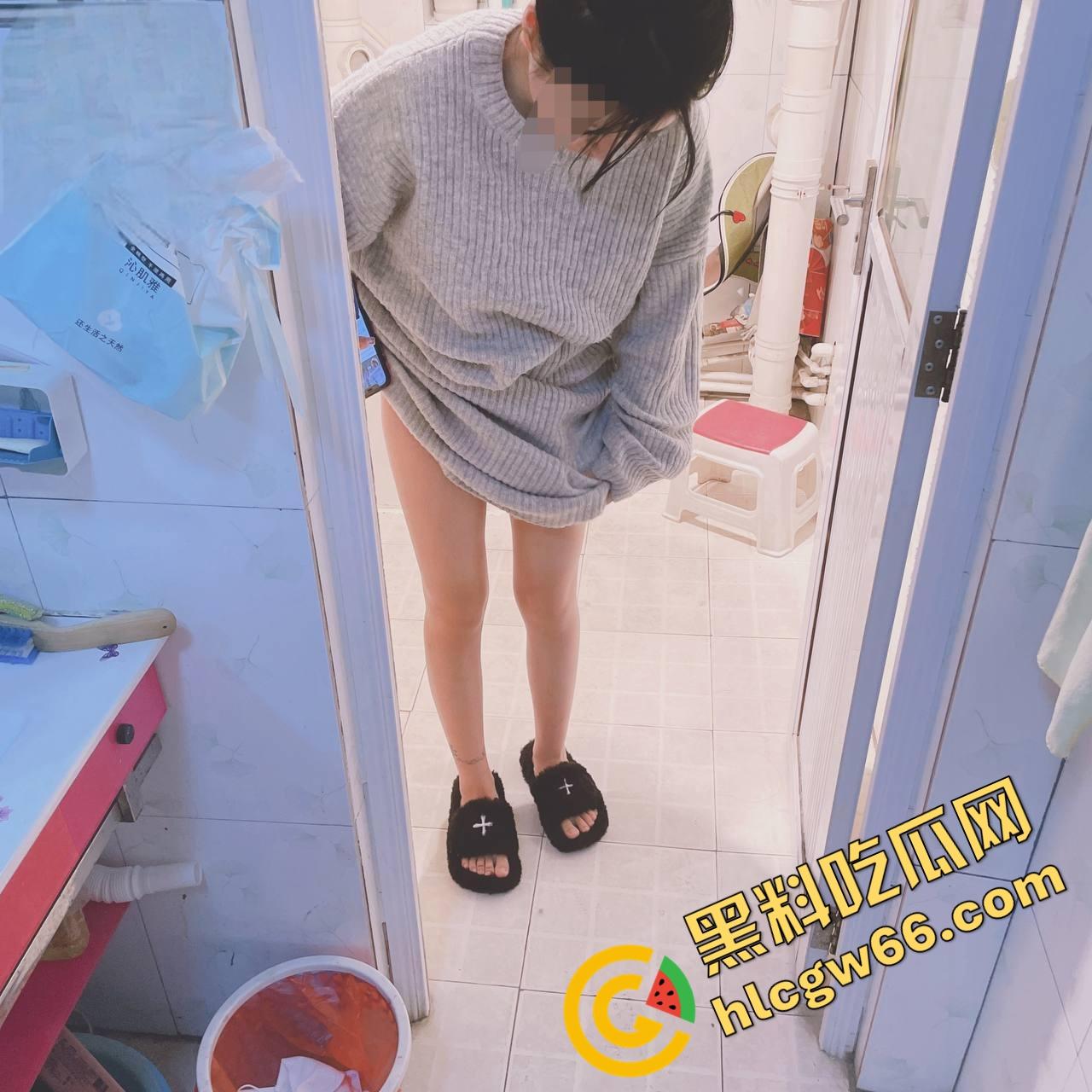 同父异母18岁妹妹让我拿下一血，小狗打架她看热闹，我偷拍奶子意淫操翻她！-39