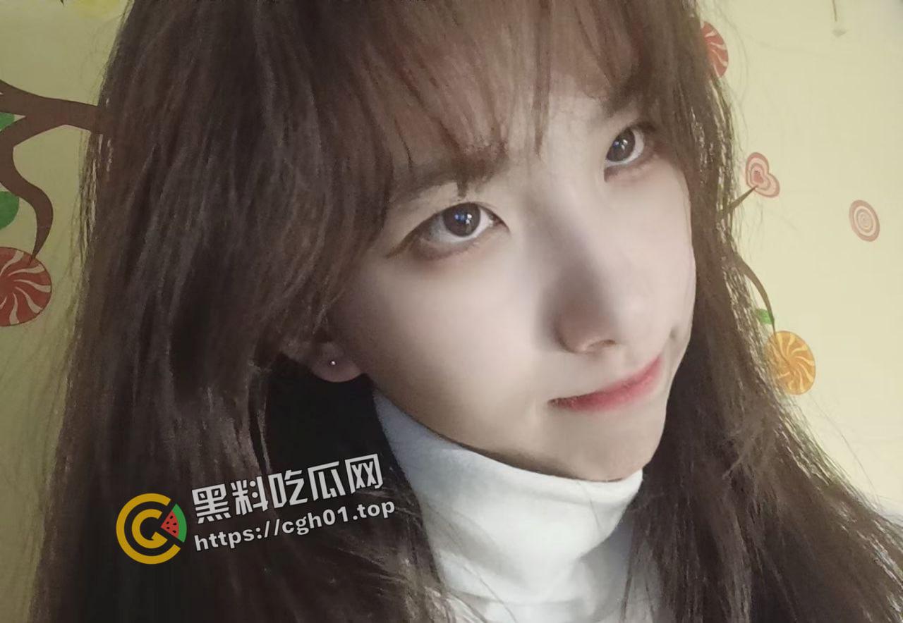 烟台理工学院母狗【安兆晨】反差婊装清高 叫声又浪又骚 自慰揉奶子勾引男人视频被流出-1